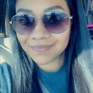 Meet your Posher, Liz